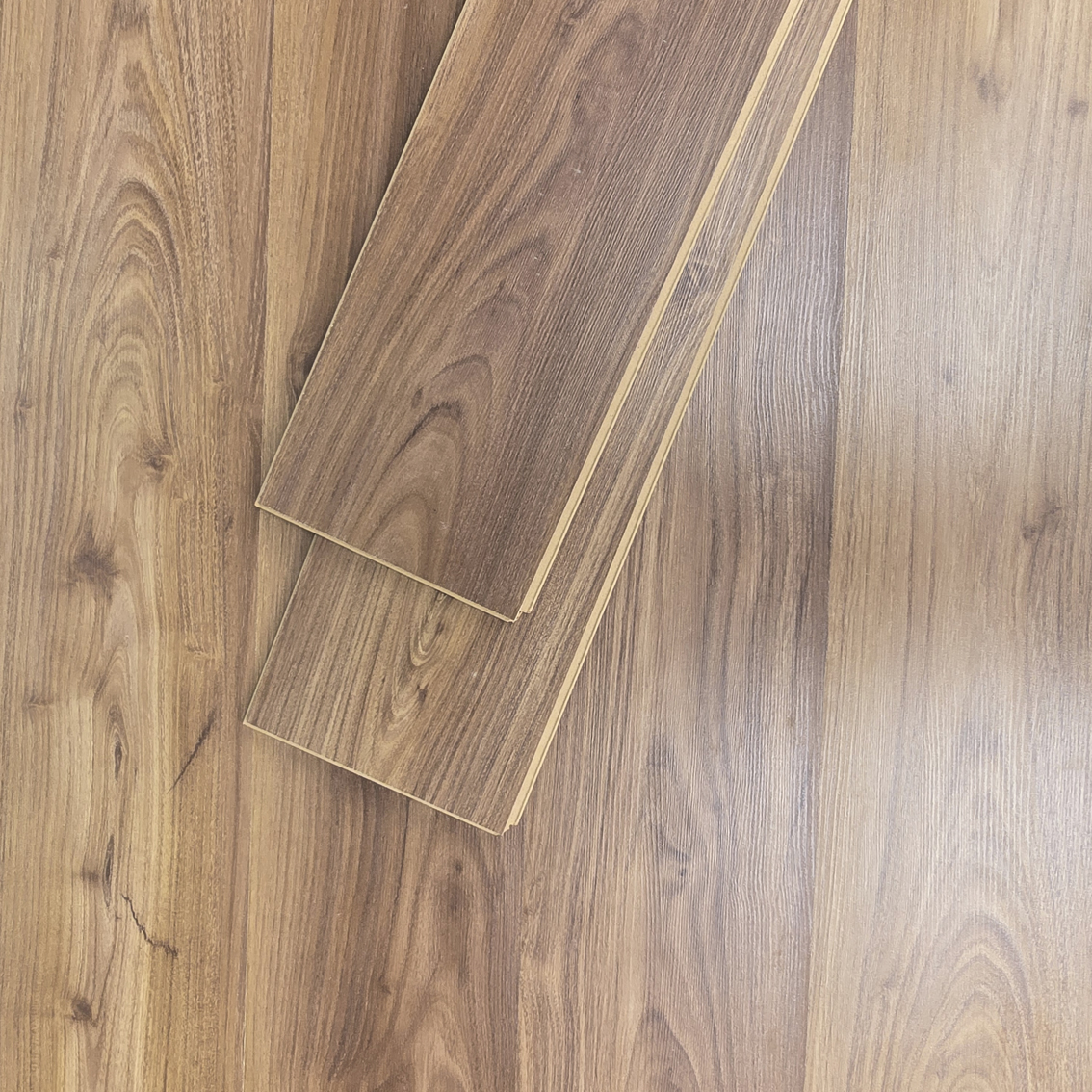 8005 | Piso Laminado Waterproof 8mm AC4 - Imagen 4